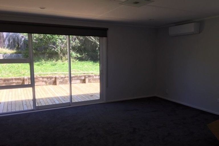 Photo of property in 4 Carnavon Place, Cannons Creek, Porirua, 5024