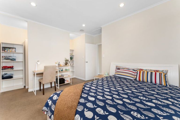 Photo of property in 1/625 Beach Road, Rothesay Bay, Auckland, 0630