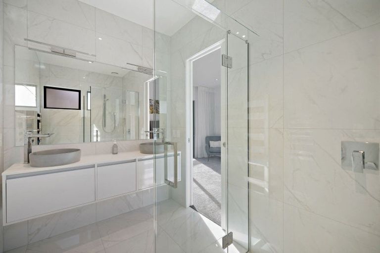 Photo of property in 2 Appin Court, Jacks Point, Queenstown, 9371