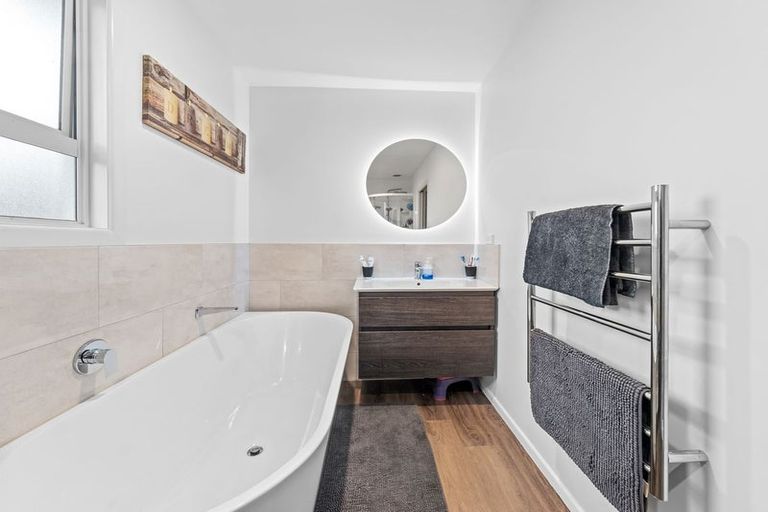 Photo of property in 14 Cowling Road, Hurdon, New Plymouth, 4310