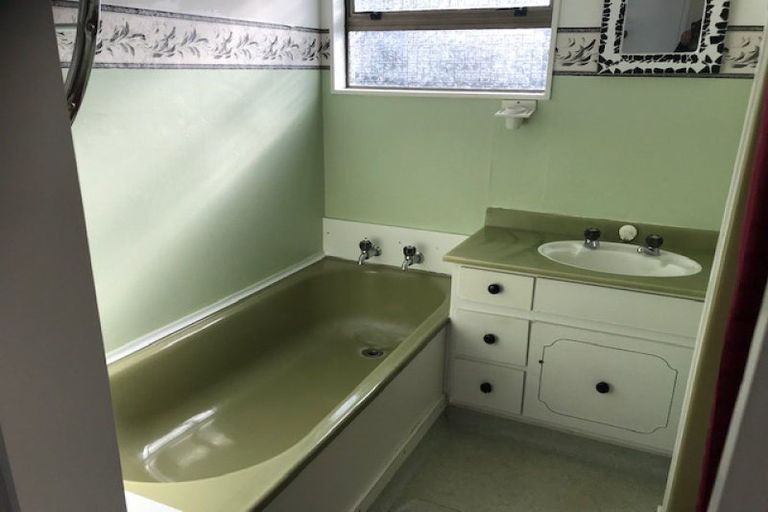 Photo of property in 52 Rhodes Drive, Kelvin Grove, Palmerston North, 4414