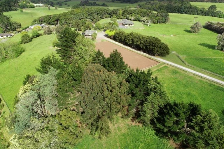 Photo of property in 94 Farmpark Road, Waiuku, 2681