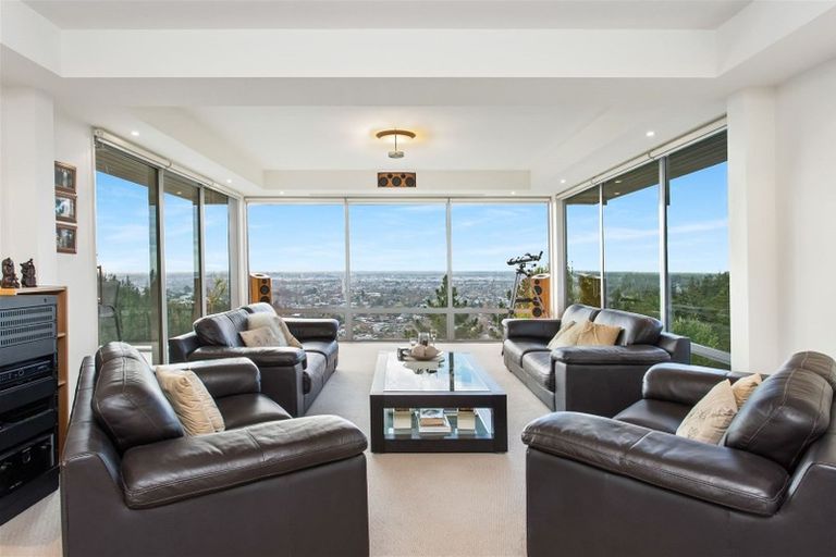 Photo of property in 22 Iles Lane, Cashmere, Christchurch, 8022