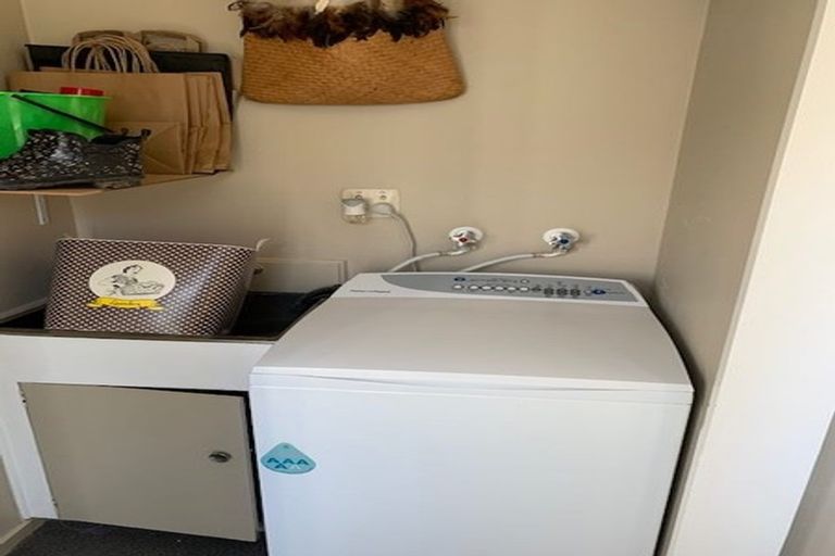 Photo of property in 3/49 Apu Crescent, Lyall Bay, Wellington, 6022