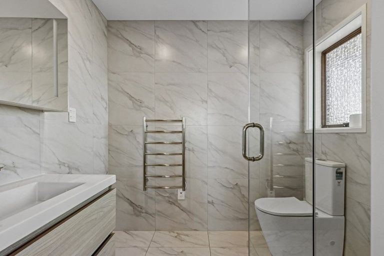 Photo of property in 13 Tarahanga Street, Northcote, Auckland, 0627