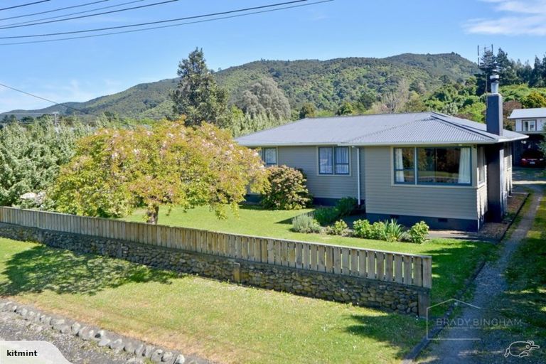 Photo of property in 22 Renall Street, Featherston, 5710