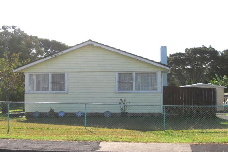Photo of property in 54 Glen Marine Parade, Glendene, Auckland, 0602