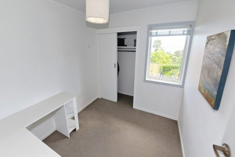 Photo of property in 1/5a Pullum Street, Birkenhead, Auckland, 0626