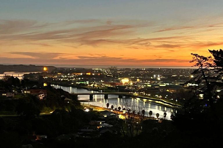 Photo of property in 22 Shakespeare Road, Bastia Hill, Whanganui, 4500