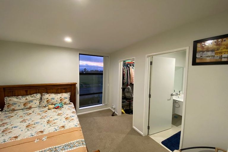 Photo of property in 15 Battalion Drive, Papakura, 2110