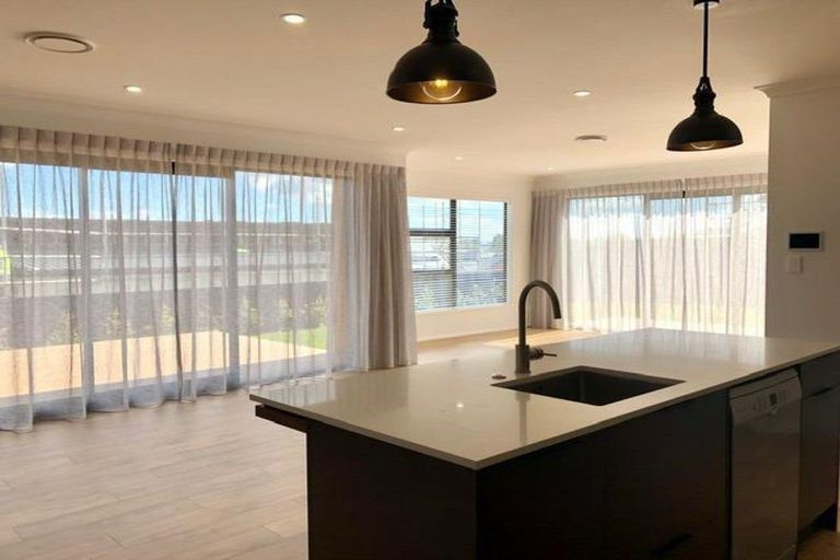 Photo of property in 8 Fetter Lane, Paerata, 2124