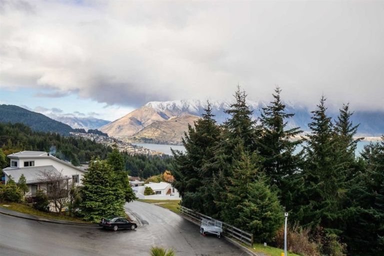 Photo of property in 1b Caples Place, Fernhill, Queenstown, 9300