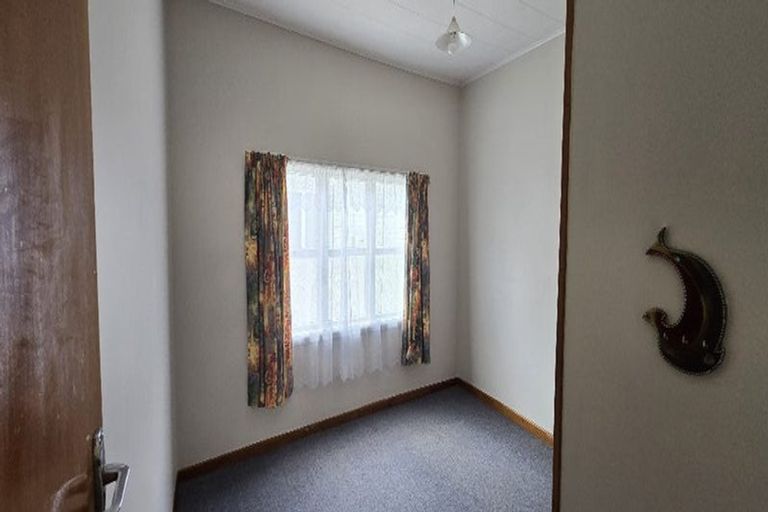 Photo of property in 67 View Road, Henderson, Auckland, 0612