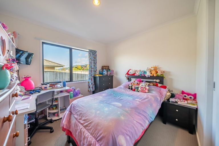 Photo of property in 94 Sunstone Crescent, Timberlea, Upper Hutt, 5018