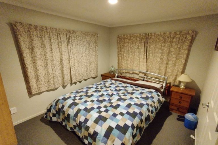 Photo of property in 24 Aragon Grove, Kingsley Heights, Upper Hutt, 5018