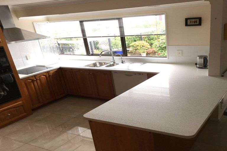 Photo of property in 39 Loloma Drive, Half Moon Bay, Auckland, 2012