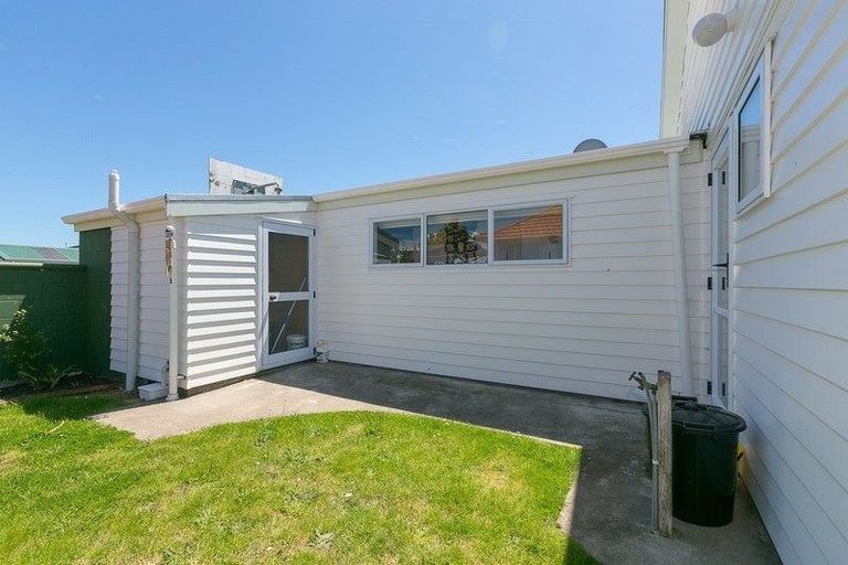 Photo of property in 46 Lismore Street, Merrilands, New Plymouth, 4312