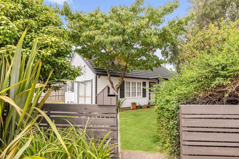 Photo of property in 102a Rimu Road, Raumati Beach, Paraparaumu, 5032