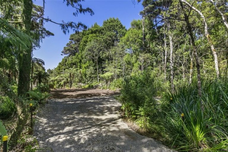 Photo of property in 747 Scenic Drive, Henderson Valley, Auckland, 0612
