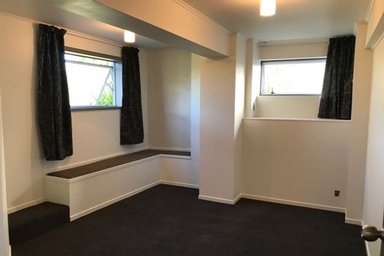 Photo of property in 32 Roick Parade, Glen Eden, Auckland, 0602