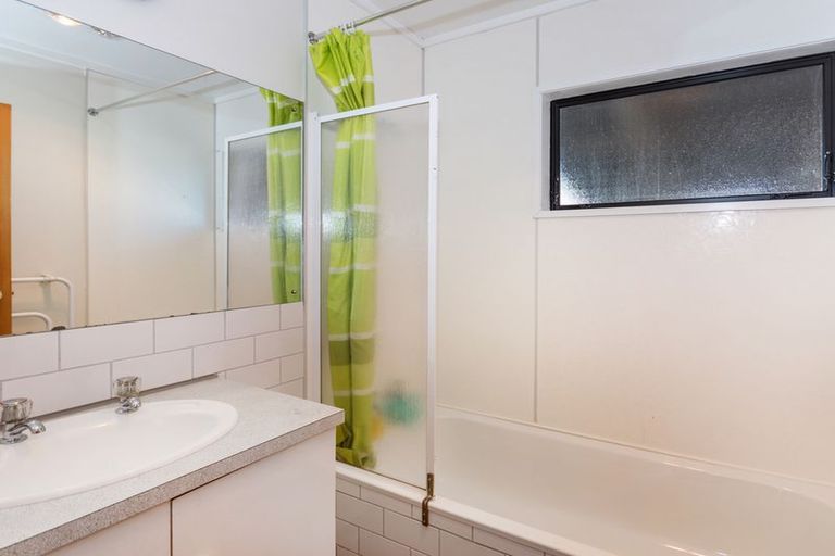 Photo of property in 2/16 Boundary Road, Opaheke, Papakura, 2113