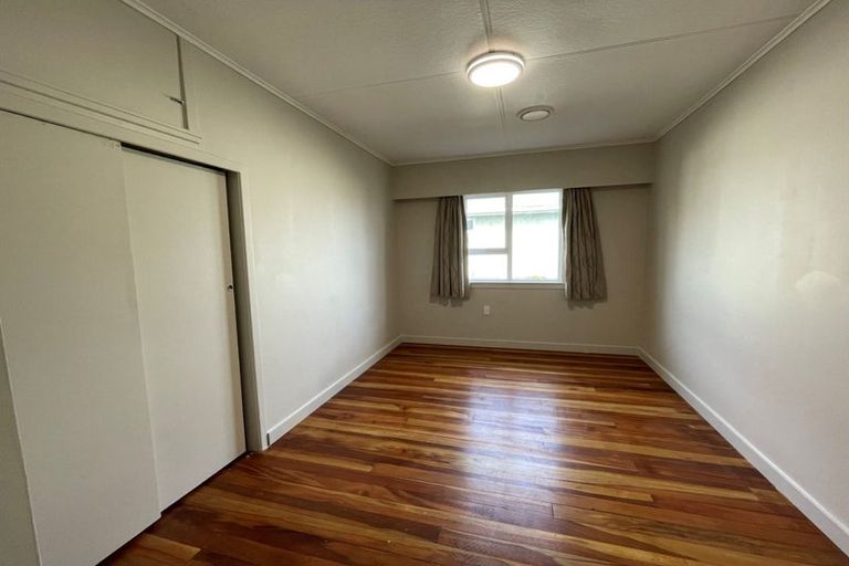 Photo of property in 382 South Road, Omata, New Plymouth, 4374