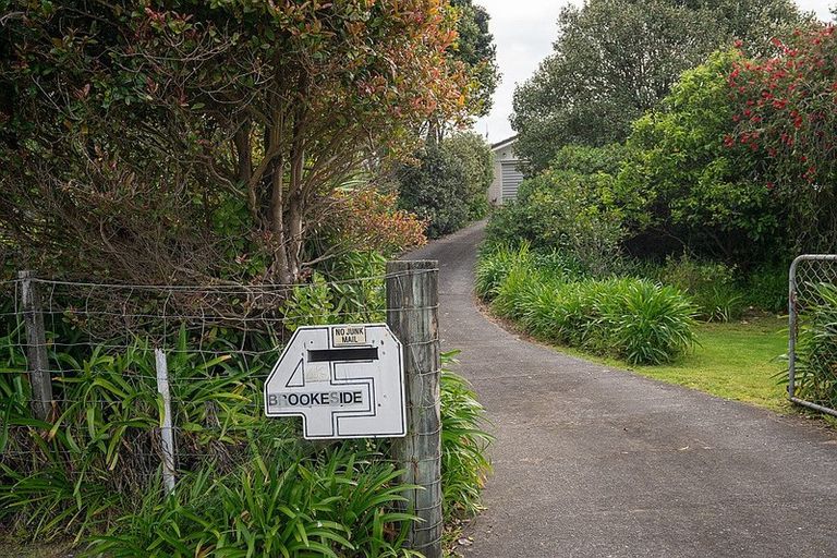 Photo of property in 43 Field Way, Waikanae Beach, Waikanae, 5036