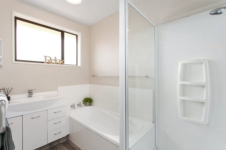 Photo of property in 1/39 Solomon Avenue, Redwood, Christchurch, 8051