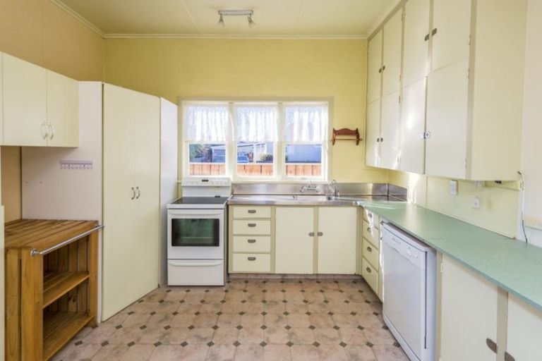 Photo of property in 2 Glasgow Street, Takaro, Palmerston North, 4412