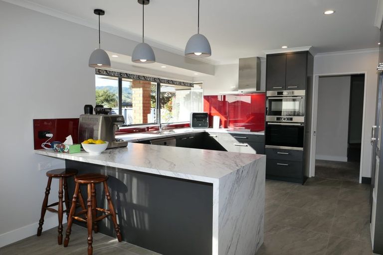 Photo of property in 68 Guildford Drive, Paraparaumu, 5032