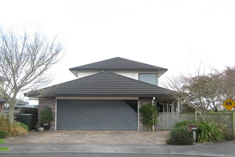Photo of property in 15 Del Mar Place, Merrilands, New Plymouth, 4312