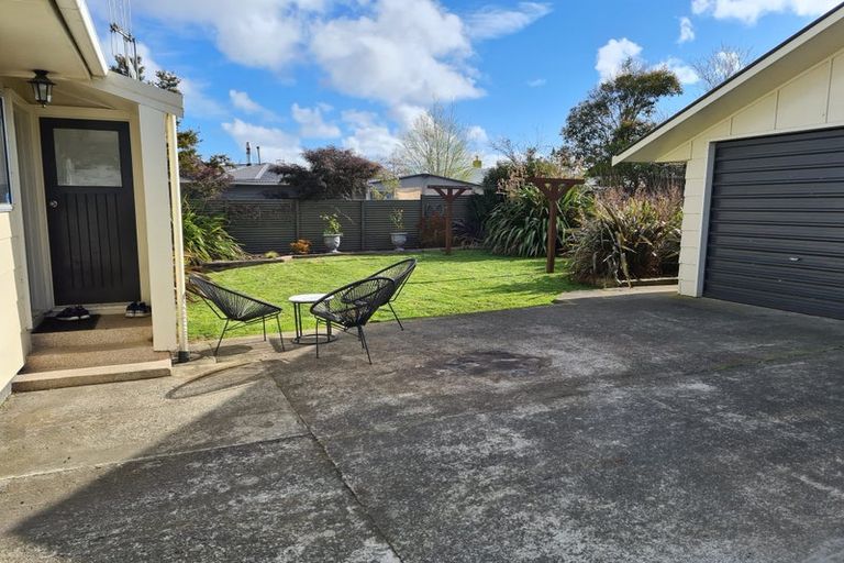 Photo of property in 35 Rhodes Drive, Kelvin Grove, Palmerston North, 4414