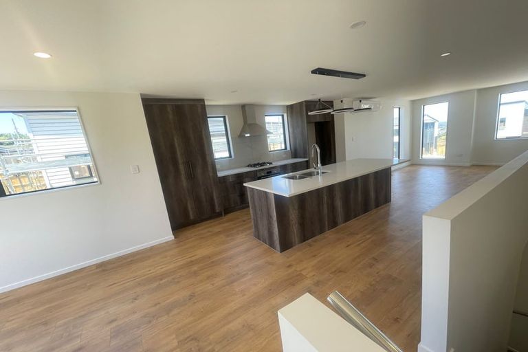 Photo of property in 18b Crestview Rise, Papakura, 2110