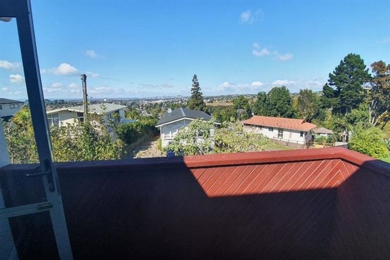 Photo of property in 2/227 Sunset Road, Sunnynook, Auckland, 0632