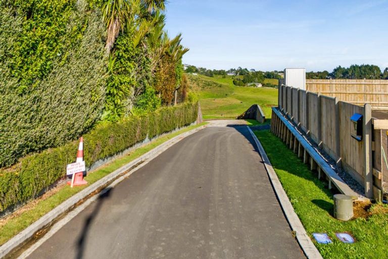 Photo of property in 10 Aderman Place, Hurworth, New Plymouth, 4310