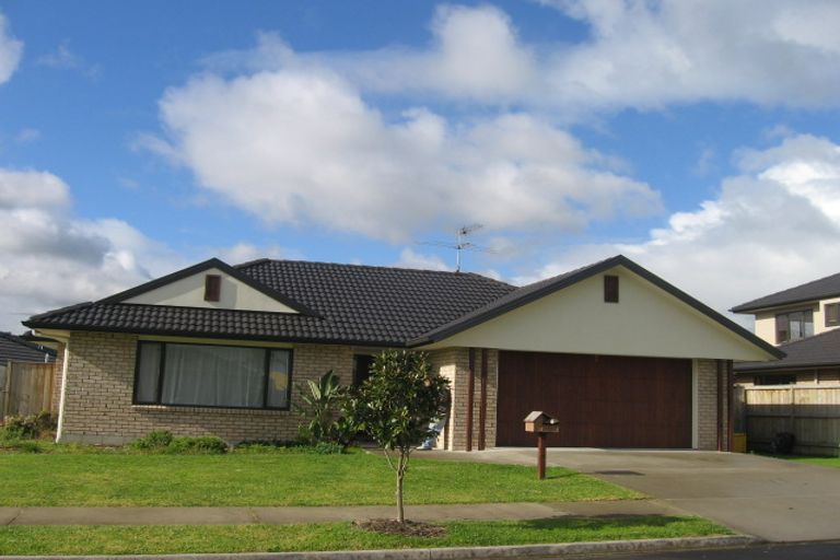 Photo of property in 12 Walter Haddrell Crescent, Flat Bush, Auckland, 2016