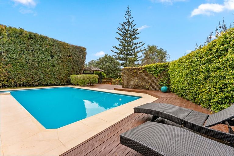 Photo of property in 21a Forrest Hill Road, Milford, Auckland, 0620