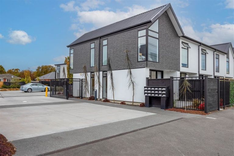 Photo of property in 8/10 New Brighton Road, Shirley, Christchurch, 8061