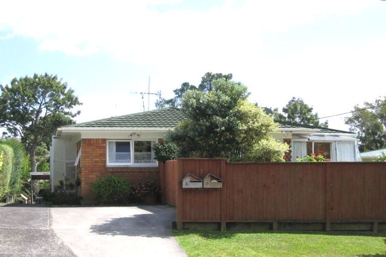 Photo of property in 2/13 Dakota Avenue, Beach Haven, Auckland, 0626