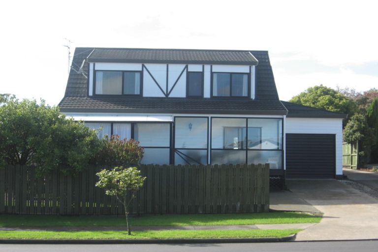 Photo of property in 1/86 Aviemore Drive, Highland Park, Auckland, 2010