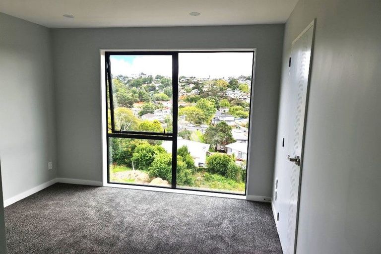 Photo of property in 2/28 Ludlow Terrace, Totara Vale, Auckland, 0627
