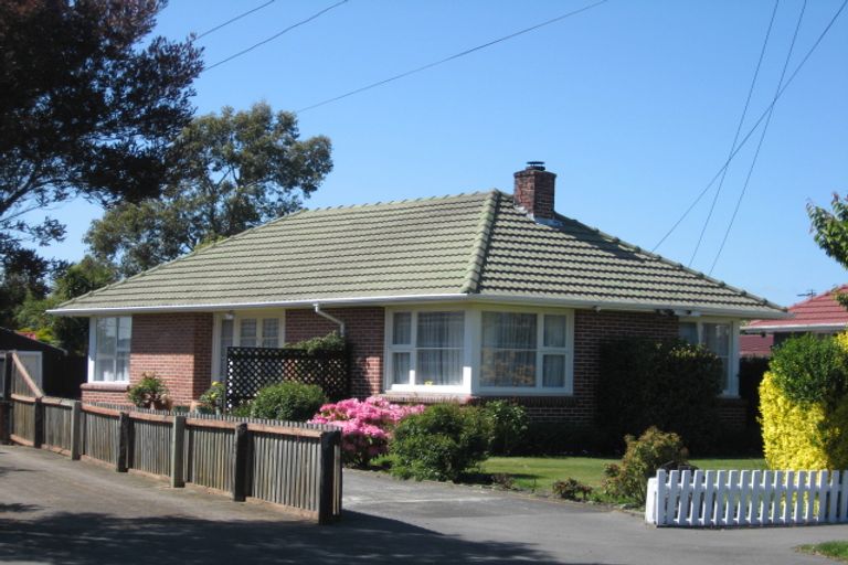 Photo of property in 16 Wilton Crescent, Bishopdale, Christchurch, 8053