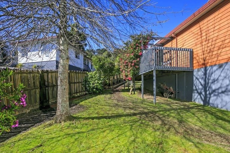 Photo of property in 18 Mallard Place, Unsworth Heights, Auckland, 0632