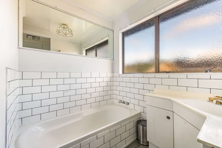 Photo of property in 84 Pioneer Road, Moturoa, New Plymouth, 4310