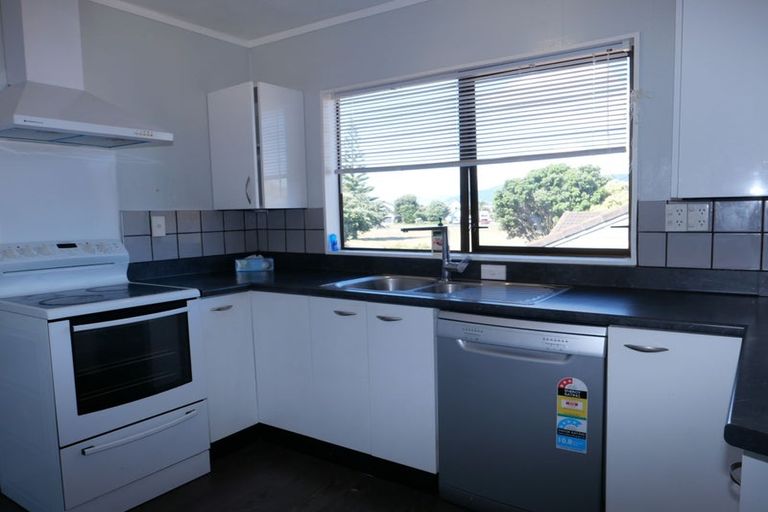 Photo of property in 8 Olive Terrace, Paraparaumu Beach, Paraparaumu, 5032