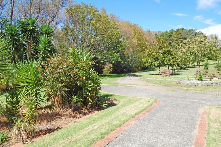 Photo of property in 10 Rangiora Road, Kaiwaka, 0573