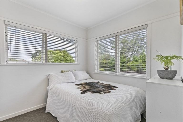 Photo of property in 1/318 Beach Road, Campbells Bay, Auckland, 0630