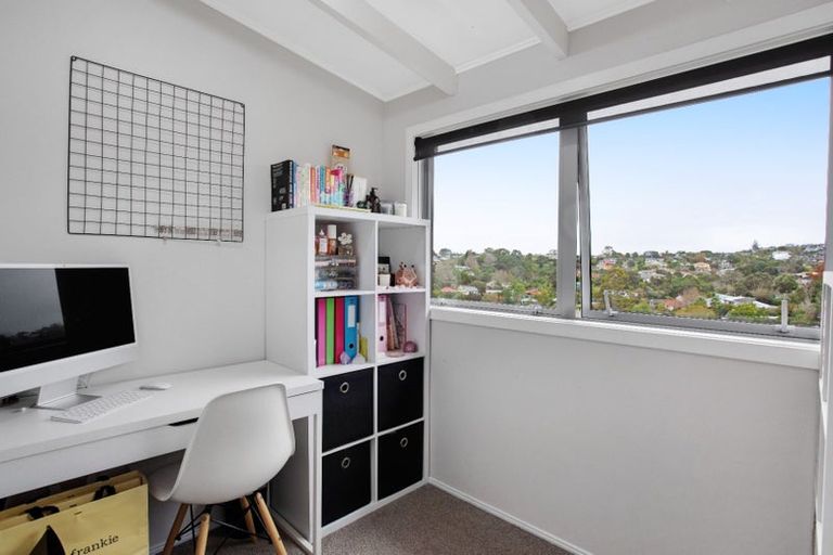 Photo of property in 2/11 Limmer Place, Browns Bay, Auckland, 0632