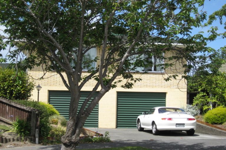 Photo of property in 17 Hillcrest Place, Avonhead, Christchurch, 8042