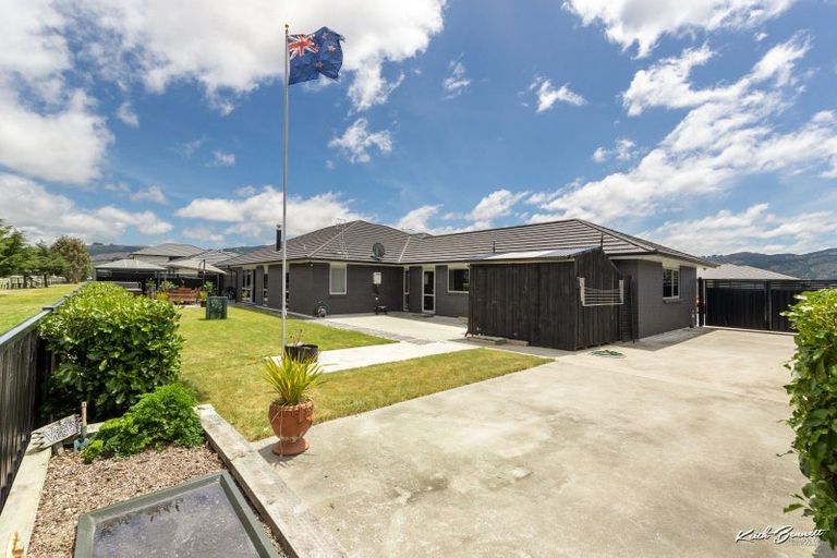 Photo of property in 33 Buddle Road, Wallaceville, Upper Hutt, 5018